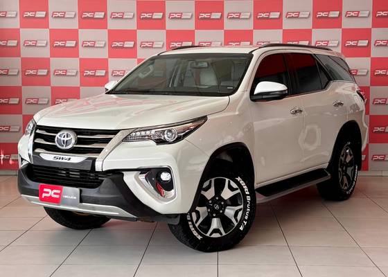 TOYOTA HILUX 2.8 SRX 4X4 CD 16V DIESEL 4P AUTOMÁTICO TOYOTA HILUX 2.8 SRX 4X4 CD 16V DIESEL 4P AUTOMÁTICO